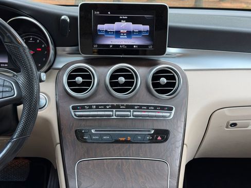 Used 2019 Mercedes-Benz GLC 300 4MATIC image 20