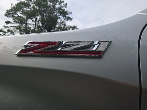 Used 2022 Chevrolet Silverado 1500 LT w/ Z71 Off-Road Package AWD/4WD image 17
