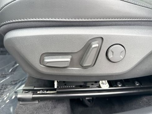 Used 2024 Kia Niro SX Touring image 14