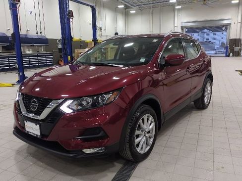 Used 2022 Nissan Rogue Sport SV image 3