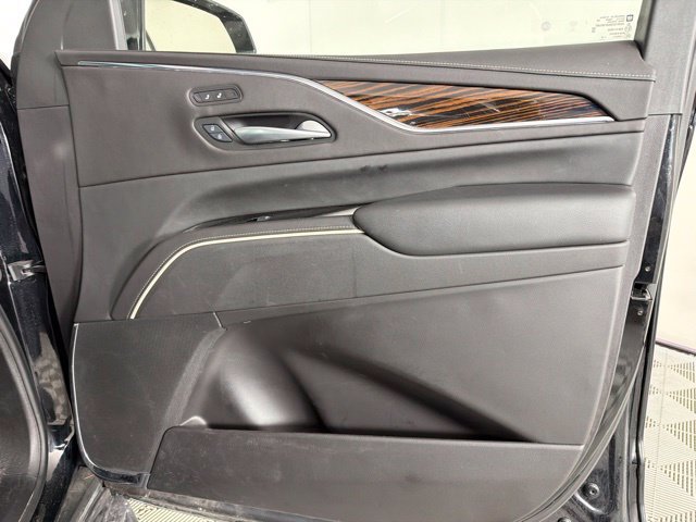 Used 2024 Cadillac Escalade Luxury RWD image 33