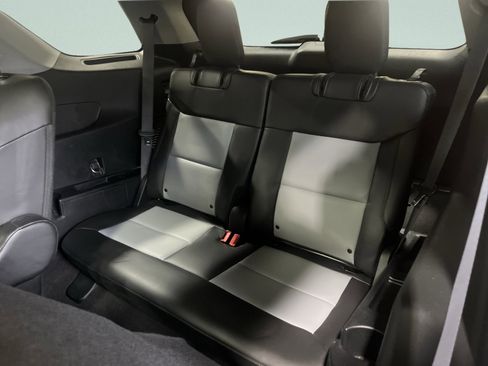 Used 2022 Ford Explorer XLT w/ Equipment Group 202A image 28