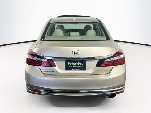 Used 2017 Honda Accord EX image 7