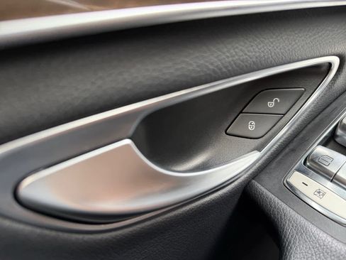 Used 2017 Mercedes-Benz C 300 4MATIC Sedan image 26