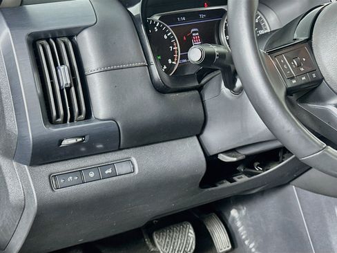 Used 2025 Nissan Pathfinder SL AWD/4WD image 17