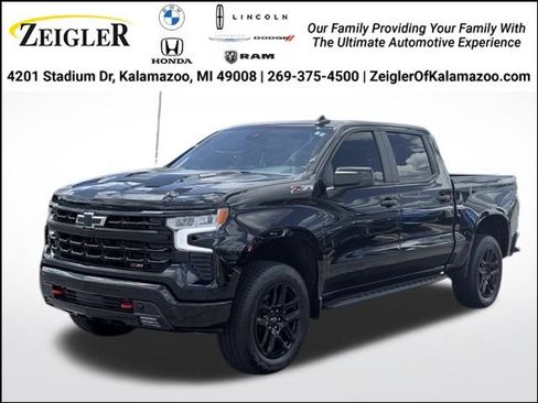 Used 2025 Chevrolet Silverado 1500 LT Trail Boss w/ Convenience Package II AWD/4WD image 1