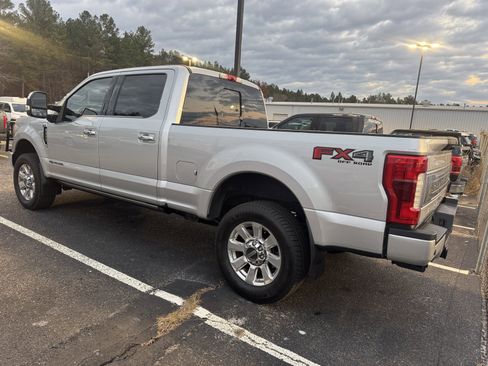 Used 2019 Ford F250 Platinum w/ Platinum Ultimate Package image 5