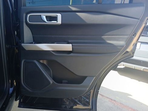 Used 2022 Ford Explorer XLT image 9