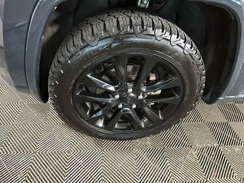 Used 2018 Jeep Grand Cherokee Altitude AWD/4WD image 9