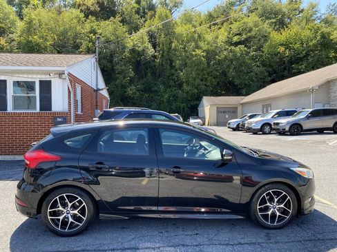 Used 2015 Ford Focus SE w/ SE Sport Package FWD image 5