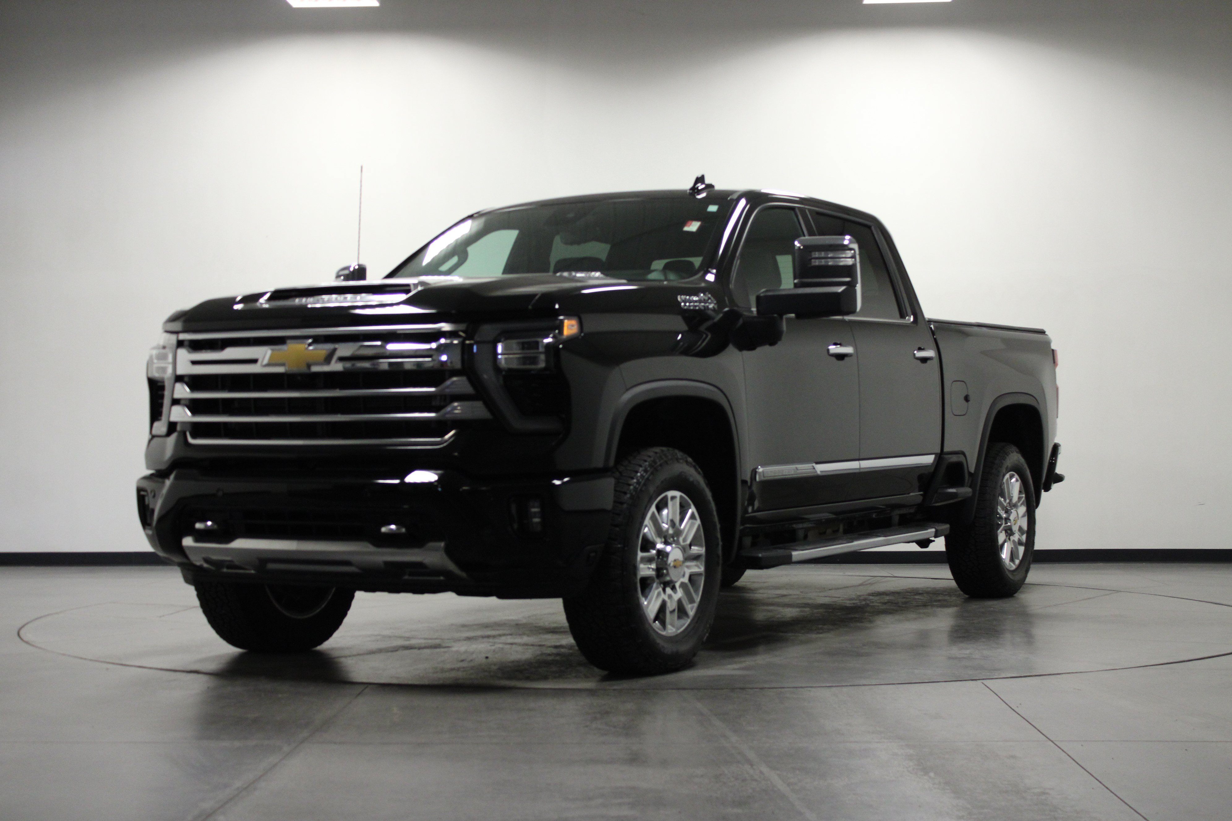 Used 2024 Chevrolet Silverado 2500 High Country w/ Technology Package AWD/4WD image 8