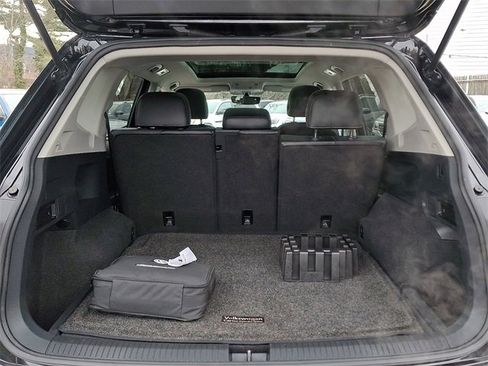 Used 2021 Volkswagen Tiguan SE w/ Panoramic Sunroof Package image 28