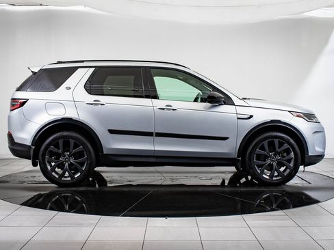 Used 2022 Land Rover Discovery Sport SE image 11