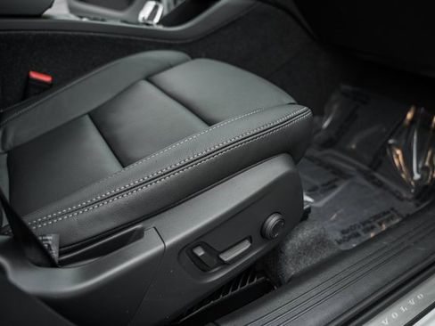 Certified 2025 Volvo XC40 B5 Ultra w/ Climate Package image 35