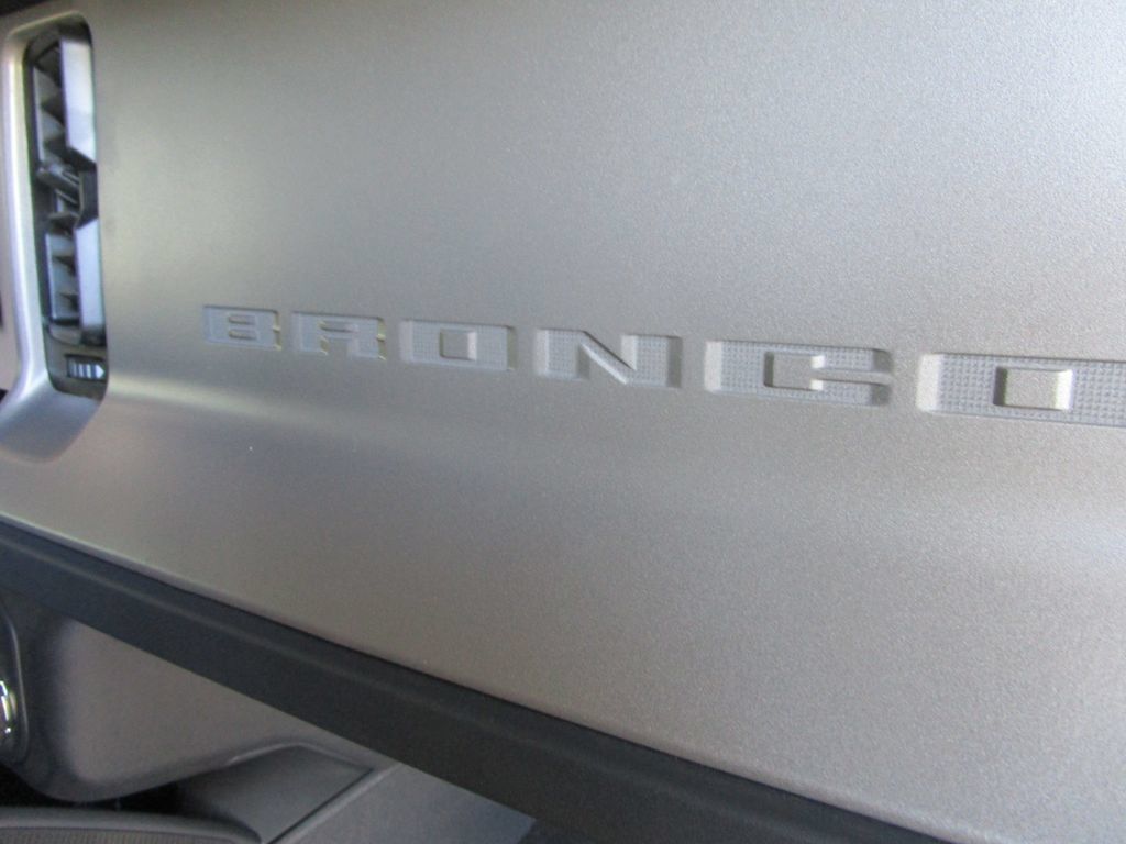Used 2026 Ford Bronco Outer Banks w/ Sasquatch Package AWD/4WD image 32
