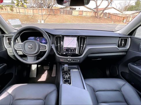 Used 2025 Volvo XC60 B5 Core image 18