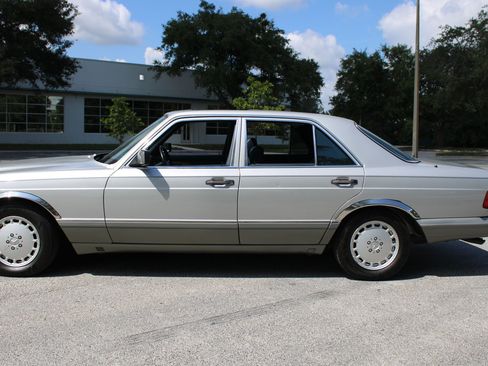 Used 1990 Mercedes-Benz 300 SE image 9