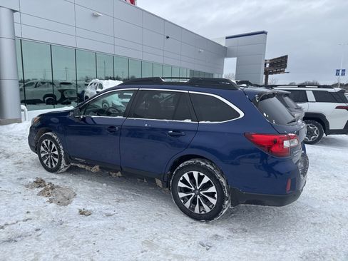 Used 2017 Subaru Outback 2.5i Limited image 3