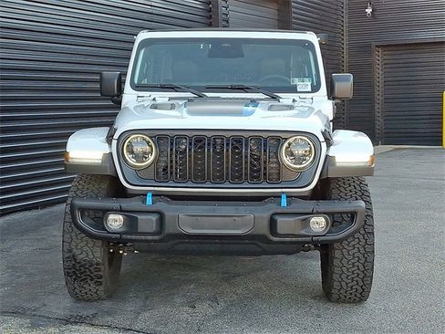 Used 2025 Jeep Wrangler Unlimited Rubicon 4xe image 10