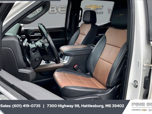 Used 2024 Chevrolet Silverado 1500 High Country w/ Technology Package AWD/4WD image 19