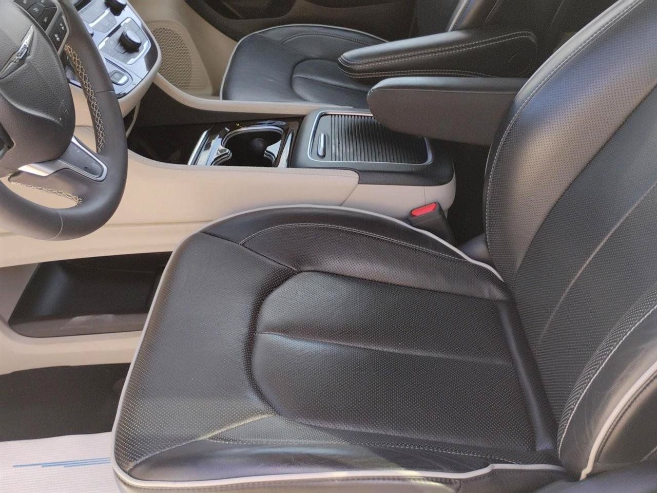 Used 2023 Chrysler Pacifica Limited FWD image 17