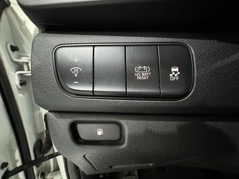 Used 2019 Kia Niro LX image 23