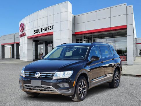 Used 2020 Volkswagen Tiguan SE w/ Panoramic Sunroof Package image 2