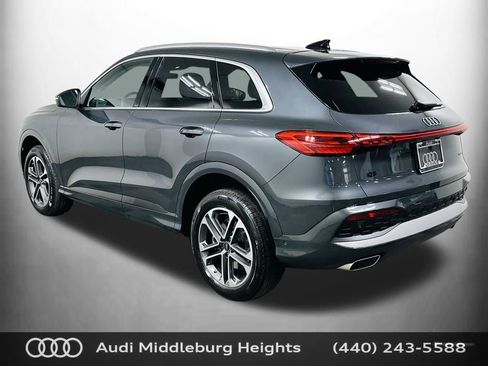 Certified 2025 Audi Q5 Premium AWD/4WD image 3