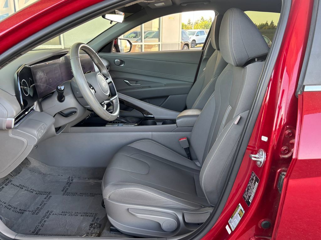 Used 2025 Hyundai Elantra SEL FWD image 21