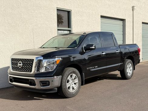 Used 2018 Nissan Titan SV w/ SV Convenience Package RWD image 1