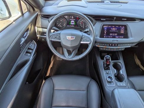 Used 2022 Cadillac XT4 Premium Luxury w/ Technology Package AWD/4WD image 16