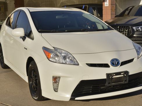 Used 2015 Toyota Prius Three image 3