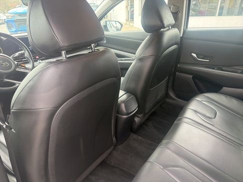 Used 2023 Hyundai Elantra Limited image 14