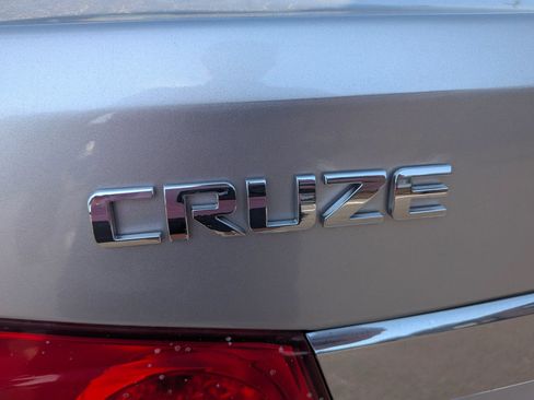 Used 2016 Chevrolet Cruze LT w/ Technology Package FWD image 13