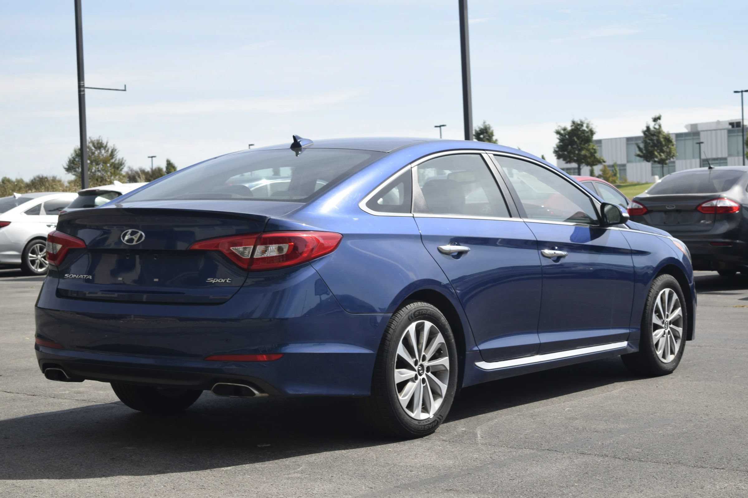 Used 2015 Hyundai Sonata Sport w/ Option Group 03 FWD image 4