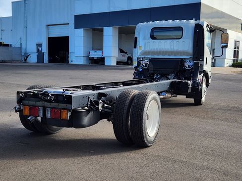 New 2025 Isuzu NPR image 4