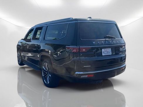 Used 2023 Jeep Wagoneer L Series II w/ Premium Group I AWD/4WD image 3