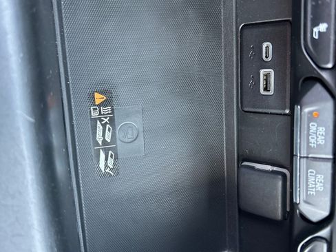 Used 2024 Chevrolet Suburban RST RWD image 14