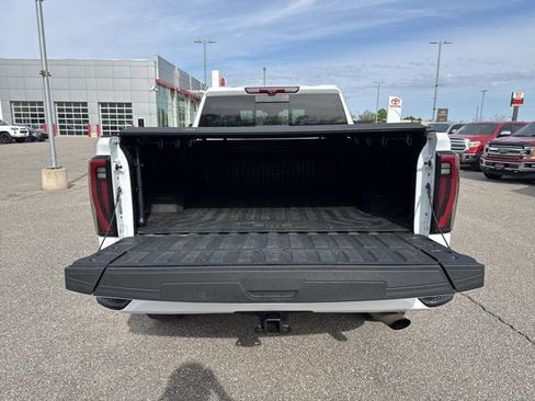 Used 2024 GMC Sierra 2500 AT4 w/ Technology Package AWD/4WD image 16