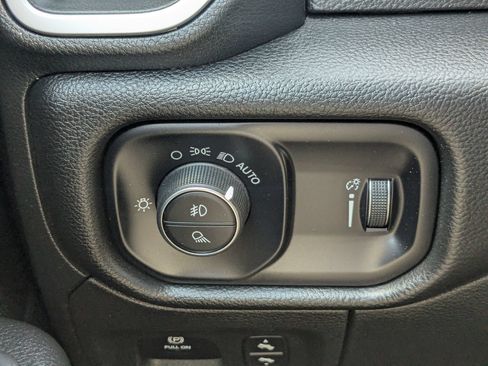 Used 2022 RAM 1500 Big Horn AWD/4WD image 21