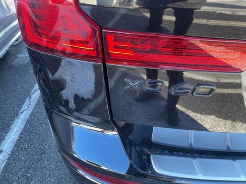 Certified 2023 Volvo XC60 B5 Ultimate w/ Climate Package image 8