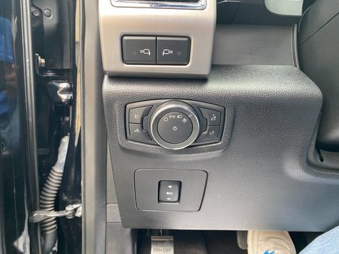 Used 2016 Ford F150 Platinum w/ Equipment Group 701A Luxury AWD/4WD image 21