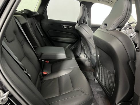 Used 2025 Volvo XC60 B5 Plus image 31