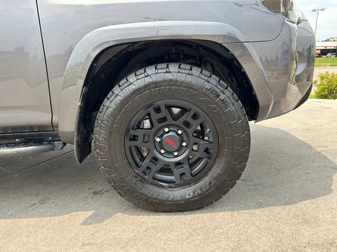 Used 2021 Toyota 4Runner Venture w/ Moonroof Package AWD/4WD image 34