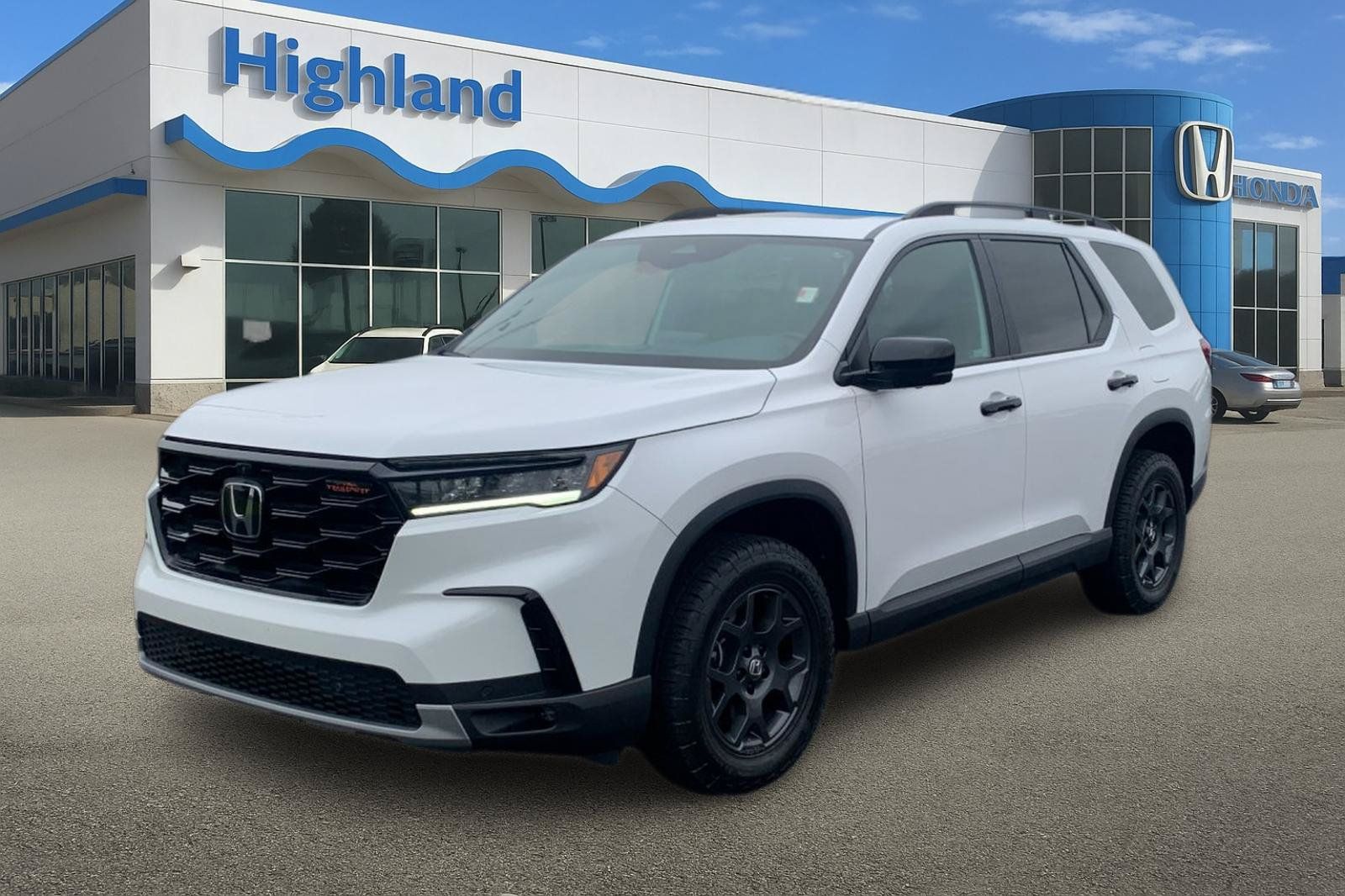 Used 2024 Honda Pilot TrailSport image 1