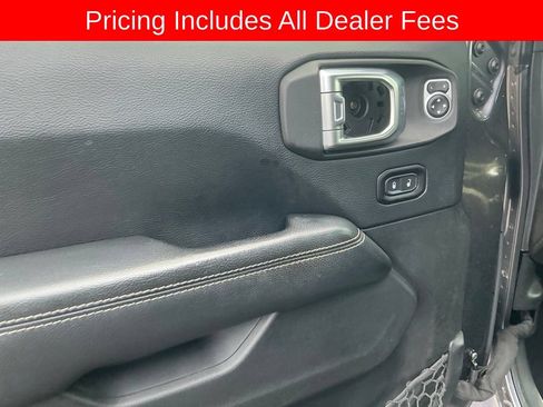 Used 2018 Jeep Wrangler Unlimited Sahara AWD/4WD image 10