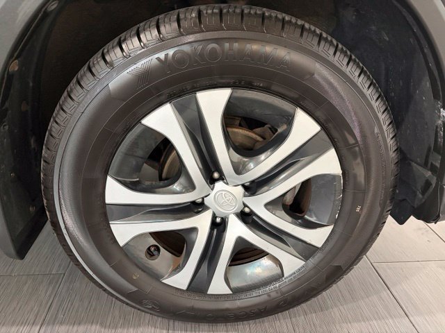 Used 2018 Toyota RAV4 LE w/ All Weather Liner Package AWD/4WD image 25
