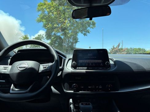Used 2025 Nissan Rogue SV FWD image 35