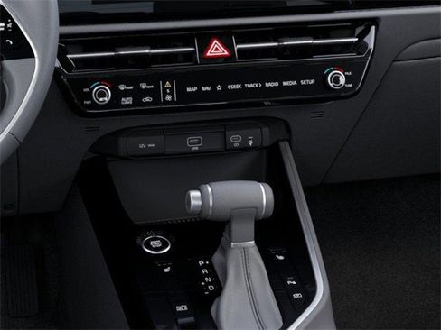 New 2025 Kia Niro EX image 24