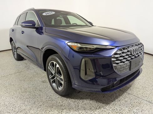 Certified 2025 Audi Q5 Premium Plus w/ Premium Plus image 1